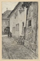 Ruelle avec vue sur un passage en plein cintre à travers une maison