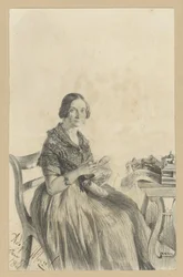 Pauline Martini, née Dambke, assise à table, le regard tourné vers le spectateur