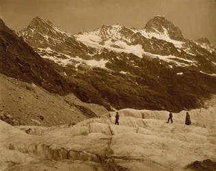 Paysage alpin, trois randonneurs sur un glacier, années 1860