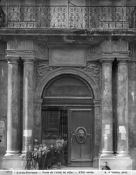 Groupe de collégiens quittant l