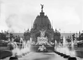 Vue du Dôme Central et de la Fontaine Coutan, Exposition Universelle, Paris, 1889