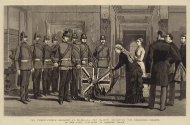 Le vingt-quatrième régiment à Isandlana, Sa Majesté décorant les couleurs récupérées du premier bataillon à Osborne House
