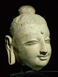 Tête de Bouddha souriant, style gréco-bouddhiste, d