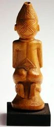 Femme agenouillée, Congo (ivoire)