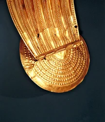 Collier, Ardcrony, Comté de Tipperary, Âge du Bronze tardif, 800-700 av. J.-C. (or) (détail)