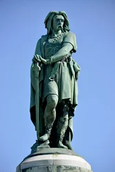 Statue colossale de Vercingétorix (72-46 av. J.-C.), chef gaulois - Sculpture de Millet Aimé (1819-1891) 6,60 m de haut érigée en 1865 sur la partie ouest du Mont Auxois (base de 7 m de haut par Viollet Le Duc) Alise Sainte Reine 1865