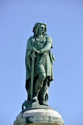 Statue colossale de Vercingétorix (72-46 av. J.-C.), chef gaulois. Sculpture de Millet Aimé (1819-1891) érigée en 1865 sur la partie ouest du Mont Auxois
