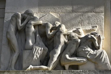 Monument aux morts, cimetière du Père Lachaise, Paris (photo)
