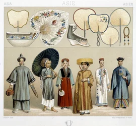 Divers costumes féminins en Chine : éventails, chaussures... - dans « Le costume historique » de Racinet