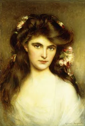 Une jeune beauté avec des fleurs dans les cheveux