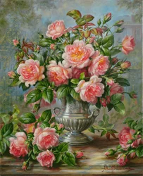 Élégance anglaise : Roses dans un vase en argent