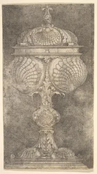Gobelet couvert avec des coquillages