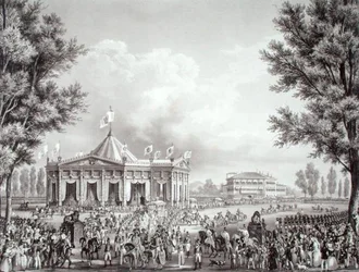 Procession passant devant le pavillon érigé à l