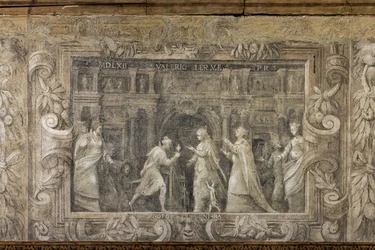 Fresque monochrome reproduisant des productions théâtrales