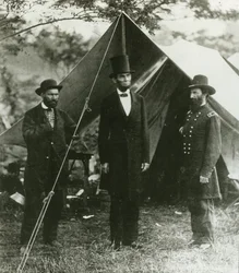 Abraham Lincoln avec Allan Pinkerton et le major général John A. McClernand, 1862