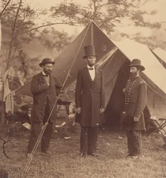 Président Abraham Lincoln, Major Général John A. McClernand à droite, et E. J...., 3 octobre 1862