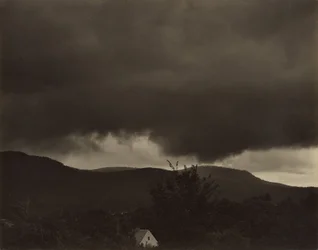 Musique : une série de dix photographies de nuages, no 1