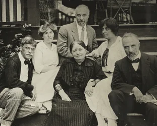 Sans Titre Stieglitz, Agnes, mère Hedwig, Julius, Selma, et Lee sur les marches d