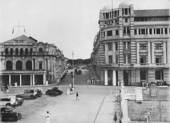 Le Grand Hôtel Oriental et le bâtiment P. & O., Ceylan, vers 1890, 1910