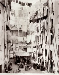 Vue de la petite Piazza dei Truogoli di Santa Brigida, vers 1895