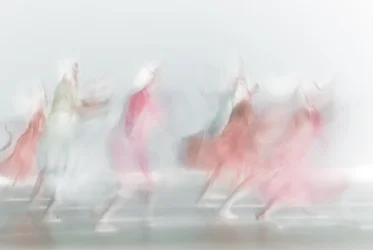 Une danse aux couleurs pastel et oniriques