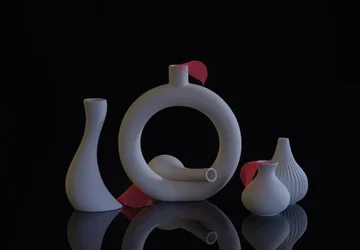 Vases blancs sculpturaux