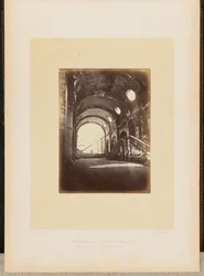 Le Palais de Justice incendié. Vue intérieure de la Salle des Pas-Perdus.