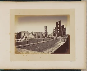 Les docks de la Villette incendiés