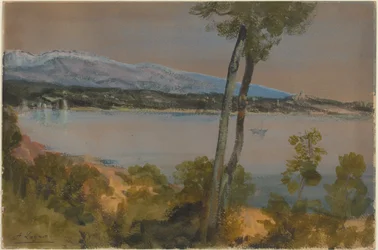 Montagnes aperçues au-delà d