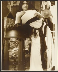 [Female Model for Illustration of Emil Gebhart