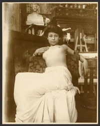 [Modèle féminin pour l
