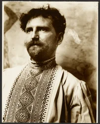 [Autoportrait en chemise de luxe]