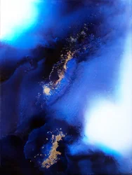 Bleu éthéré aux reflets dorés
