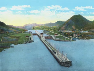 Vue aérienne des écluses de Pedro Miguel, canal de Panama