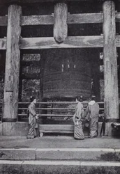 La grande cloche du temple de Chiou-Ju