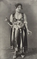 Une danseuse de la danse du ventre