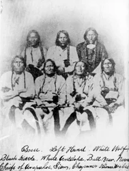 Bosse, Left Hand, White Wolf, Black Kettle, White Antelope, Bull Bear, Neva : Chefs des tribus Arapahoe, Sioux, Cheyenne et Kiowa, vers 1860-68