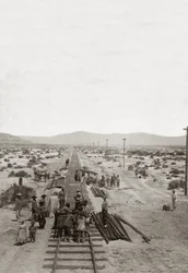 Construction en 1869 des chemins de fer Central Pacific - Nevada - Travailleurs construisant les lignes de chemin de fer de la Central Pacific Company pour construire le premier chemin de fer transcontinental nord-américain