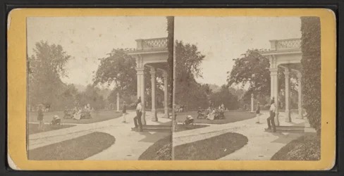 Pelouse Est et portique, communauté Oneida, État de New York