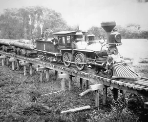 Train de marchandises, comté de Coss, Oregon, vers 1880