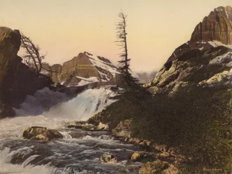 Parc national des Glaciers : McDermott Falls et Gould Mountain (photo en couleur)