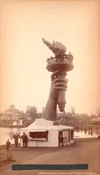 Main et torche de la Statue de la Liberté, vers 1876