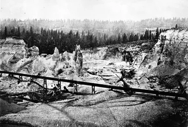 Exploitation minière hydraulique, vers 1860-80