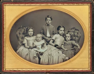 Portrait de cinq enfants,c. 1850 (photo)