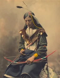 Portrait du chef du conseil Oglala Sioux Bone Necklace