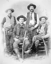 Rangers du Texas armés de revolvers et de fusils Winchester