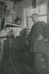 Thomas Edison dans son atelier