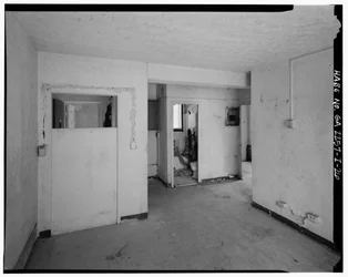 Appartement typique de 2 chambres avec branchement pour machine à laver dans le hall d