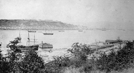 Vue de la ville de Québec à travers le port, vers 1880-95
