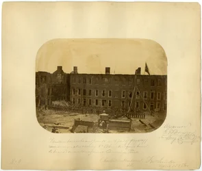 Caserne occidentale et parade, Bataille de Fort Sumter, 15 avril 1861